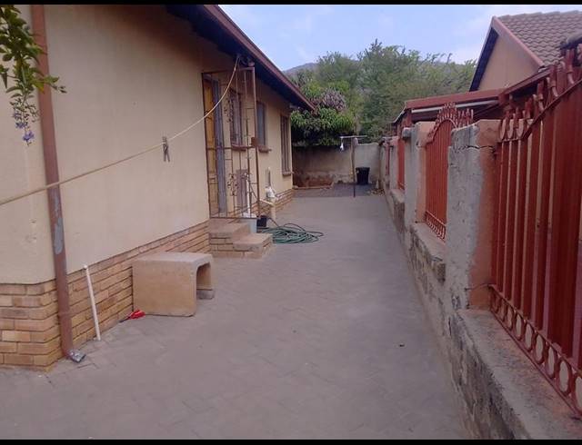 3 BEDROOM HOUSE FOR SALE IN TLHABANE WEST